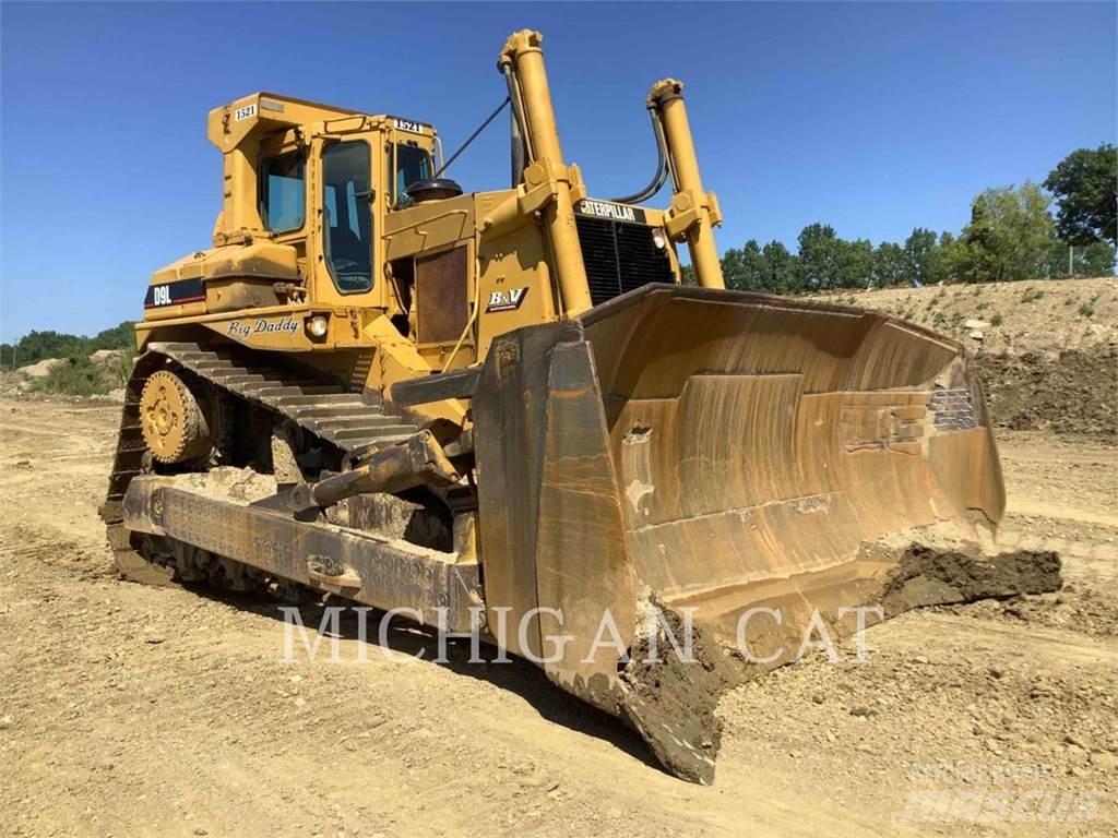 CAT D9L بلدوزرات مجنزرة