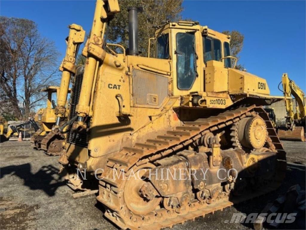 CAT D9N بلدوزرات مجنزرة