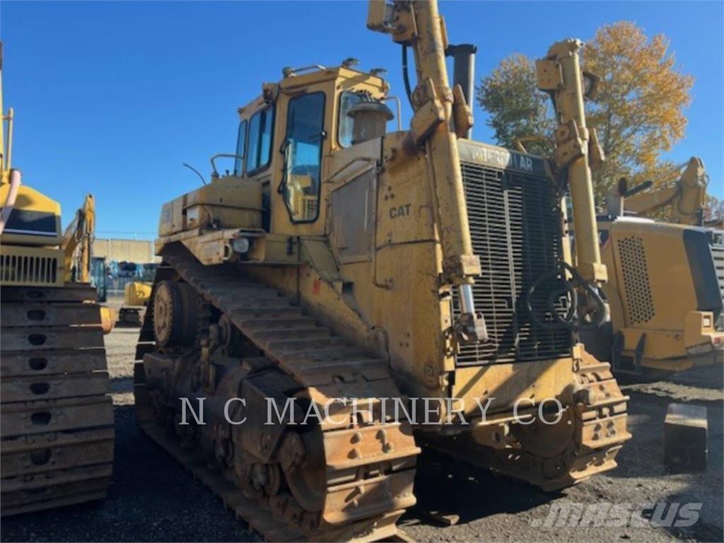 CAT D9N بلدوزرات مجنزرة