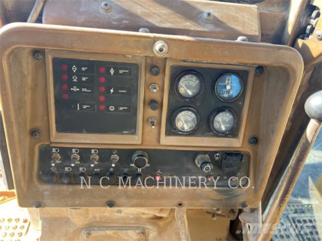 CAT D9N بلدوزرات مجنزرة