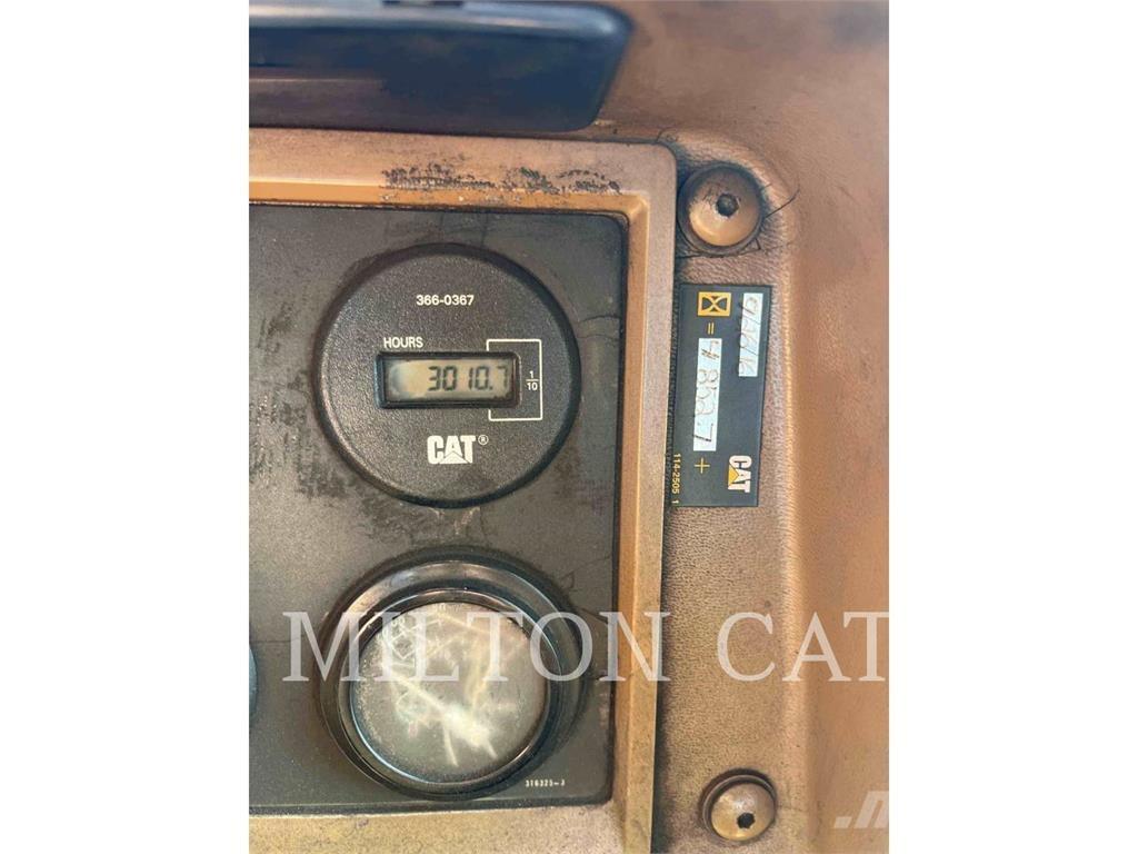 CAT D9N بلدوزرات مجنزرة