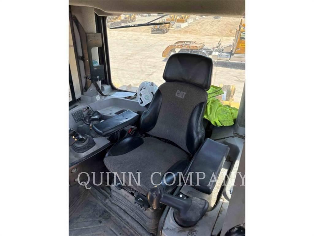 CAT D9T بلدوزرات مجنزرة
