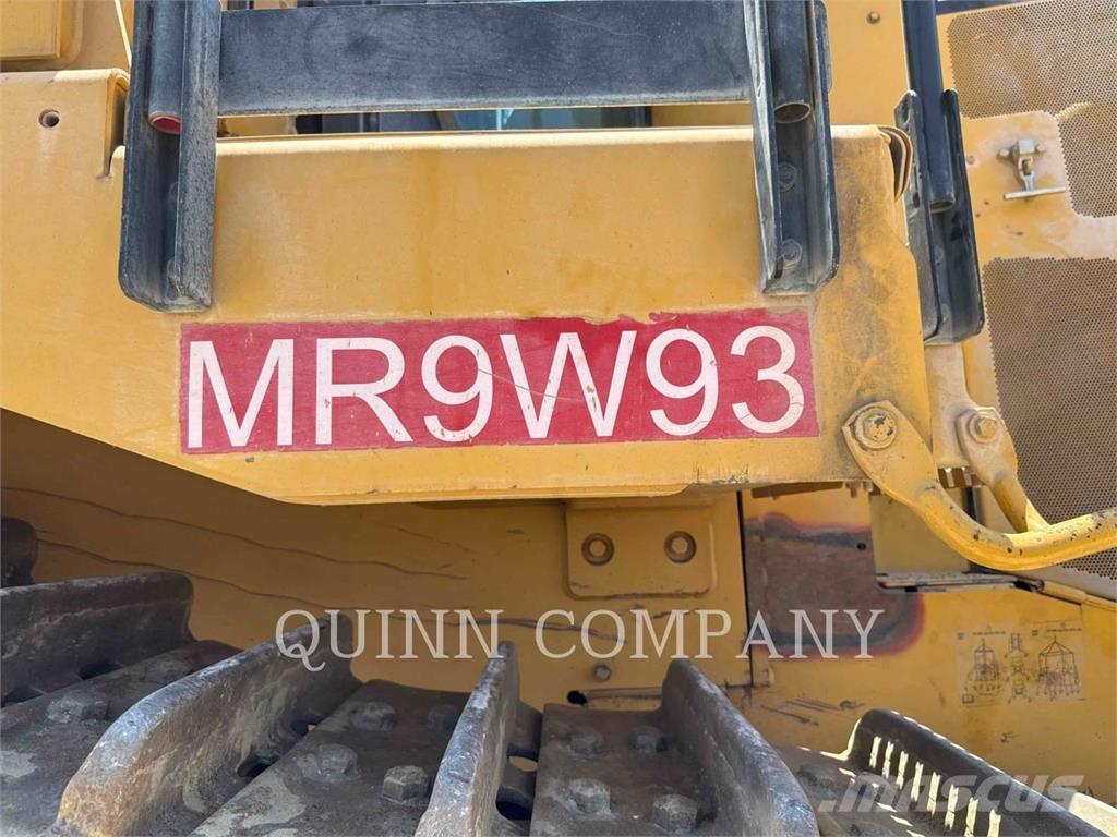 CAT D9T بلدوزرات مجنزرة