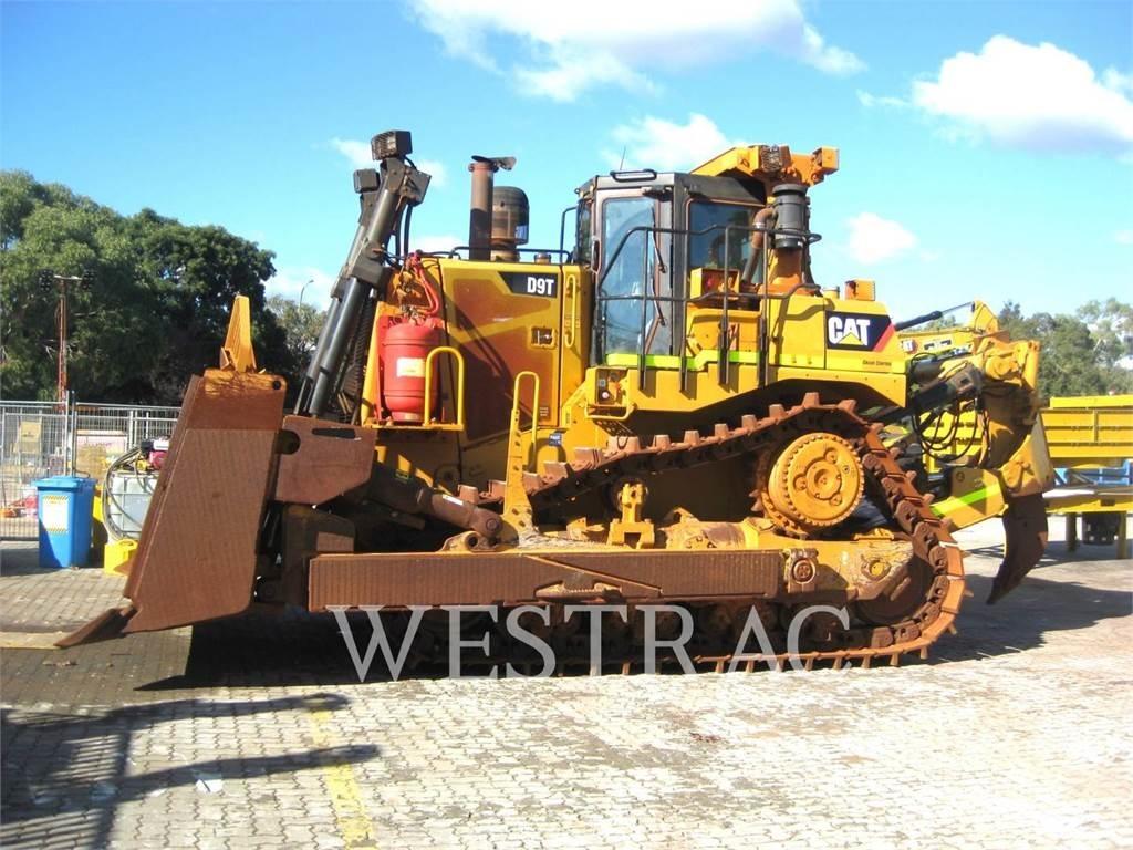 CAT D9T بلدوزرات مجنزرة