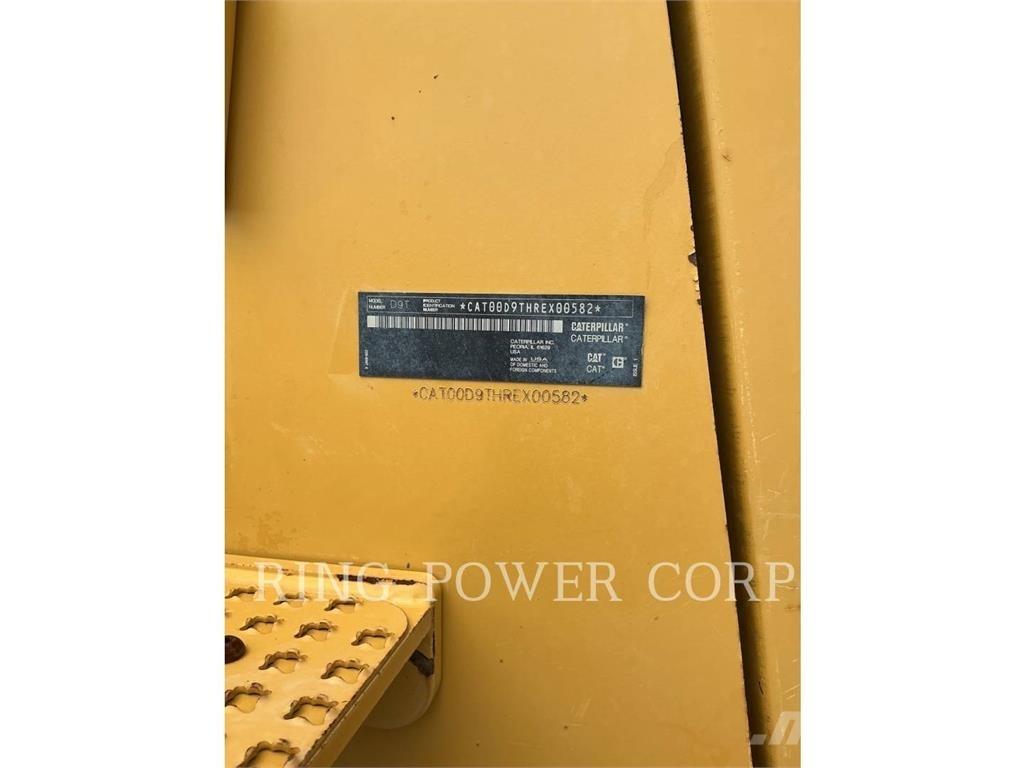 CAT D9T بلدوزرات مجنزرة