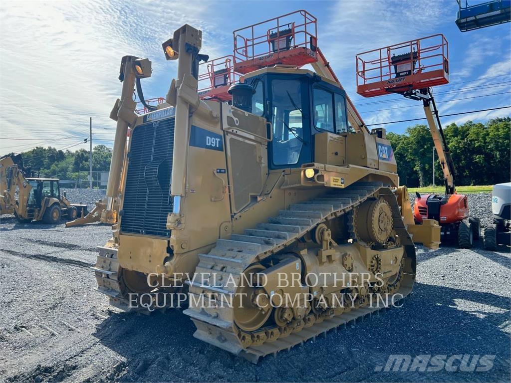 CAT D9T بلدوزرات مجنزرة