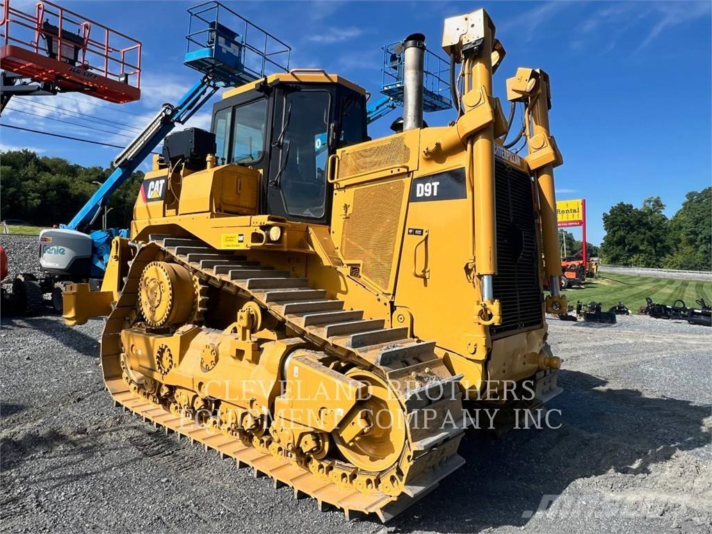 CAT D9T بلدوزرات مجنزرة