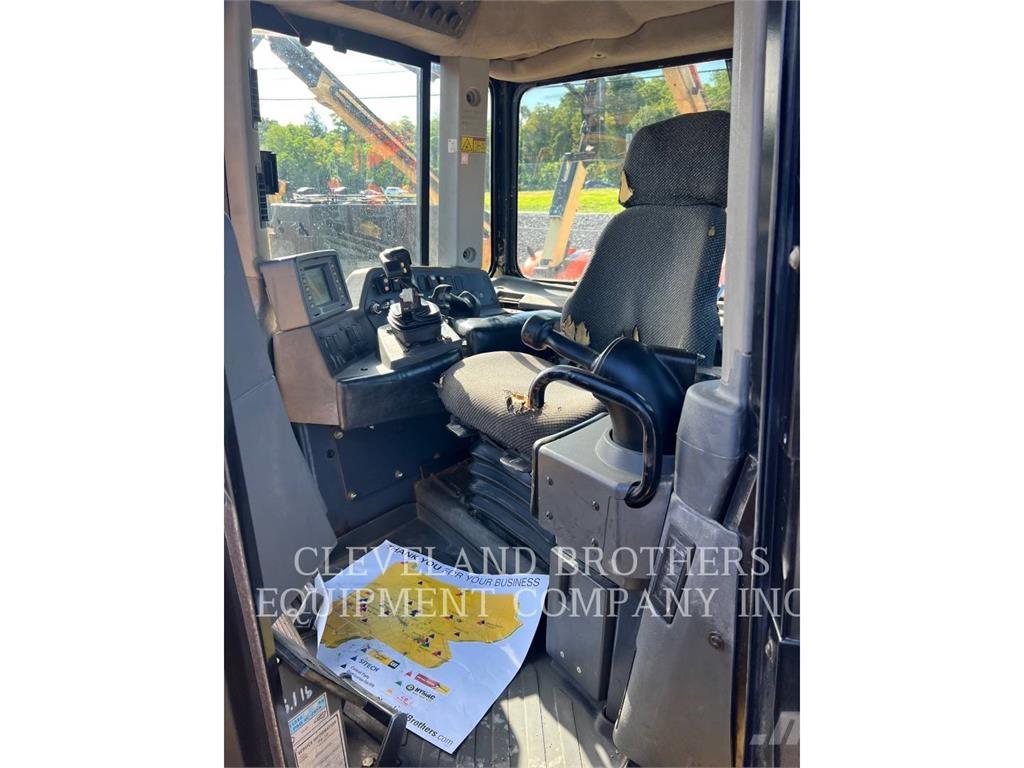 CAT D9T بلدوزرات مجنزرة