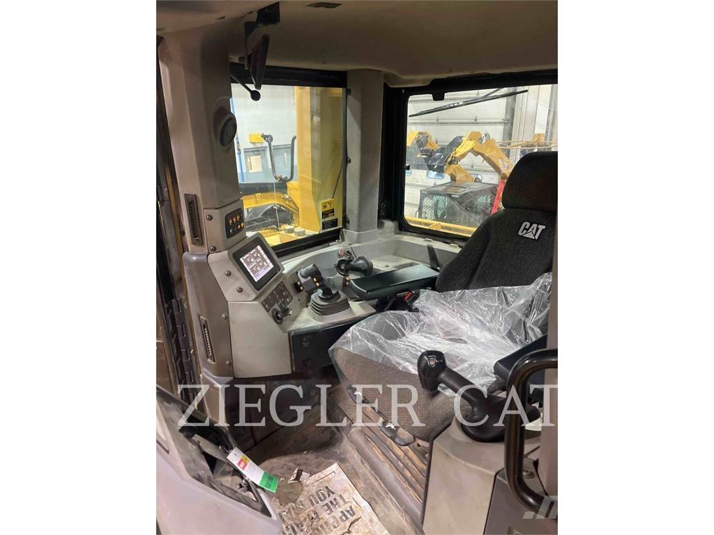 CAT D9T بلدوزرات مجنزرة