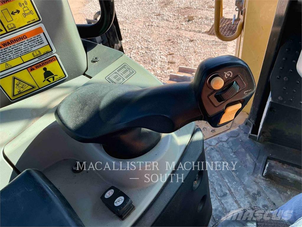 CAT D9T بلدوزرات مجنزرة