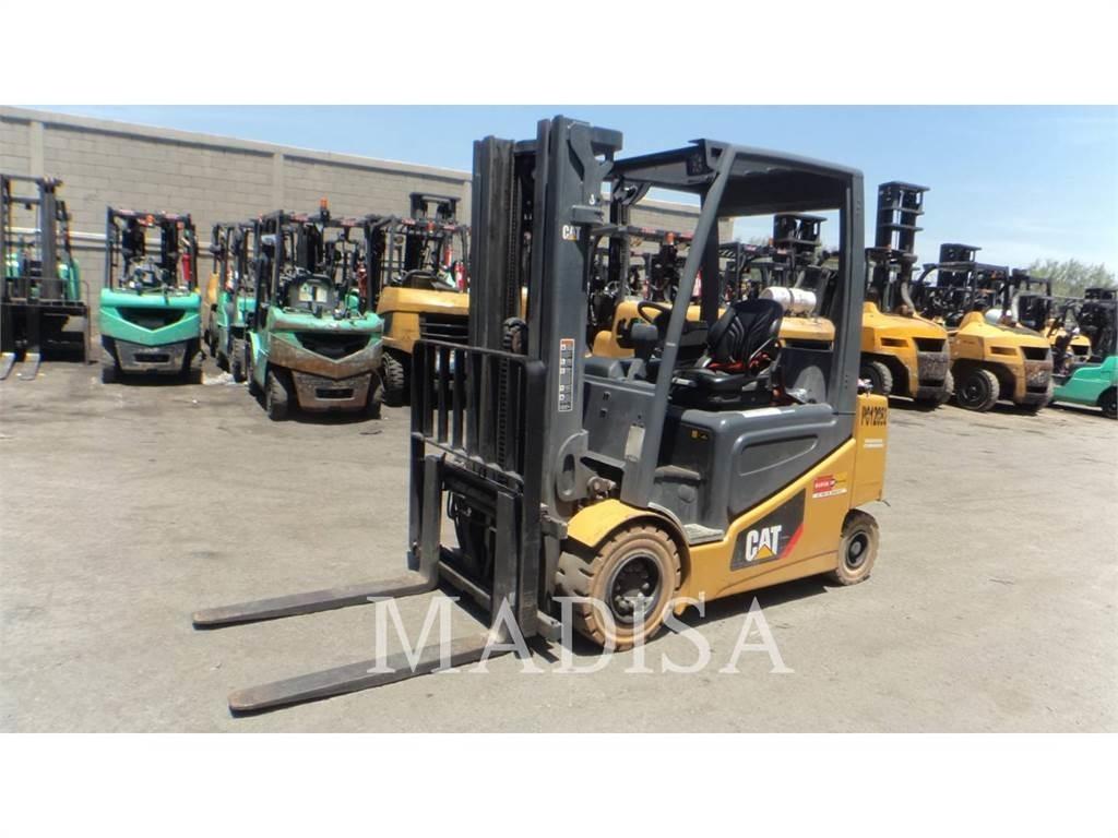 CAT LIFT TRUCKS 2EP6000 شاحنات ذات رافعات شوكية تعمل بالكهرباء
