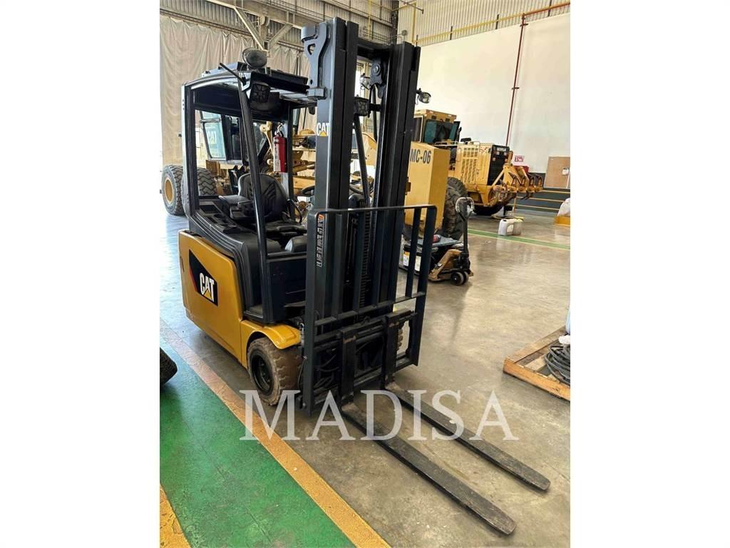 CAT LIFT TRUCKS 2ET4000 شاحنات ذات رافعات شوكية - أخرى