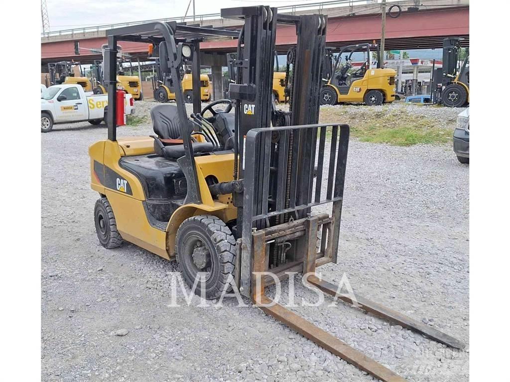 CAT LIFT TRUCKS DP25NM5 شاحنات الديزل