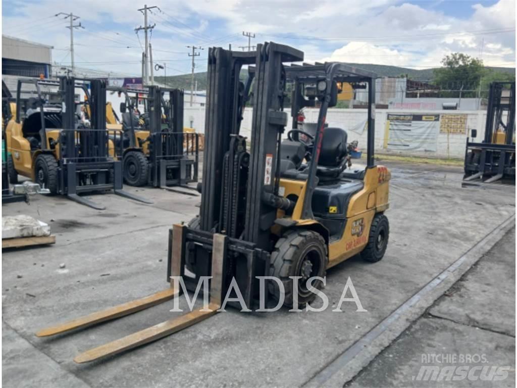 CAT LIFT TRUCKS DP30NM شاحنات الديزل