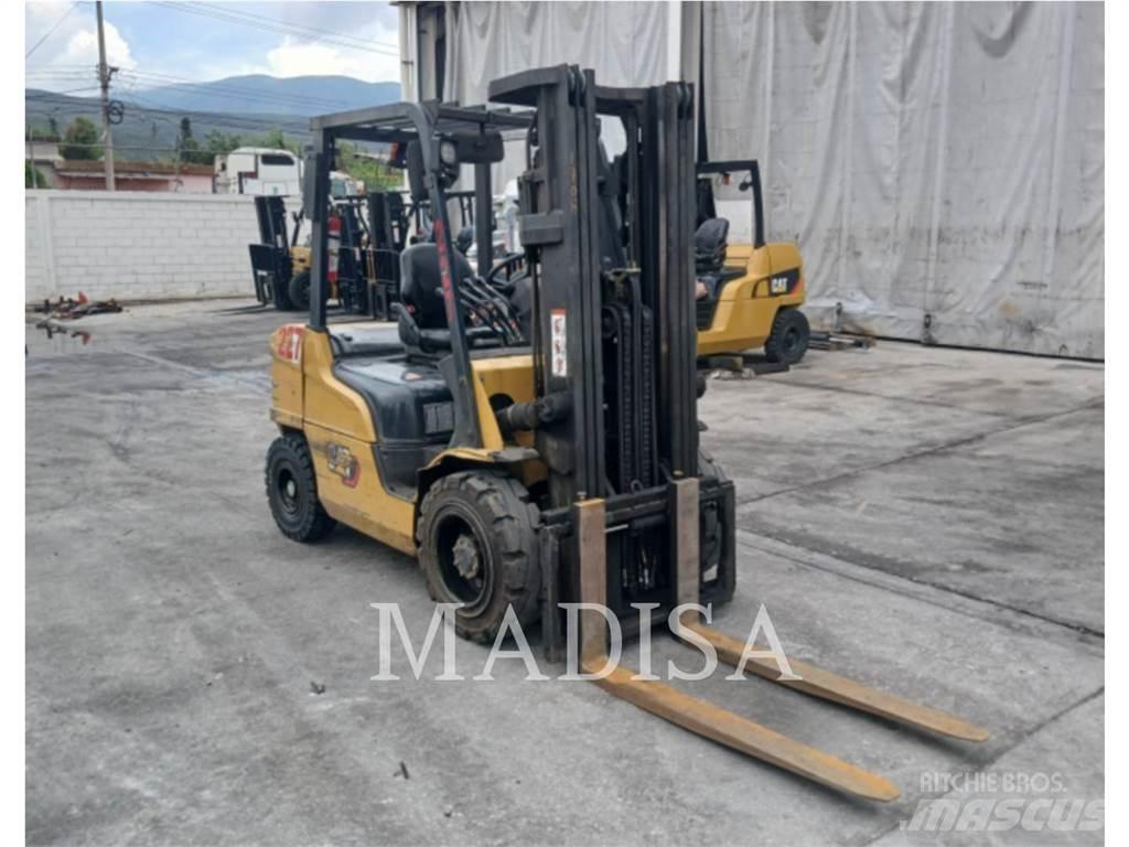 CAT LIFT TRUCKS DP30NM شاحنات الديزل