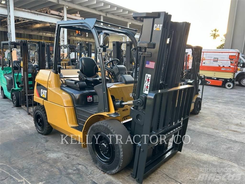 CAT LIFT TRUCKS DP50CN1 شاحنات الديزل
