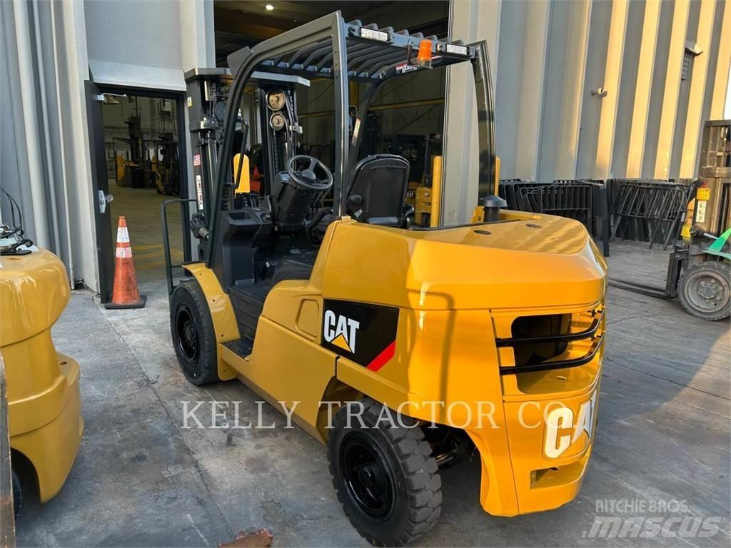 CAT LIFT TRUCKS DP50CN1 شاحنات الديزل