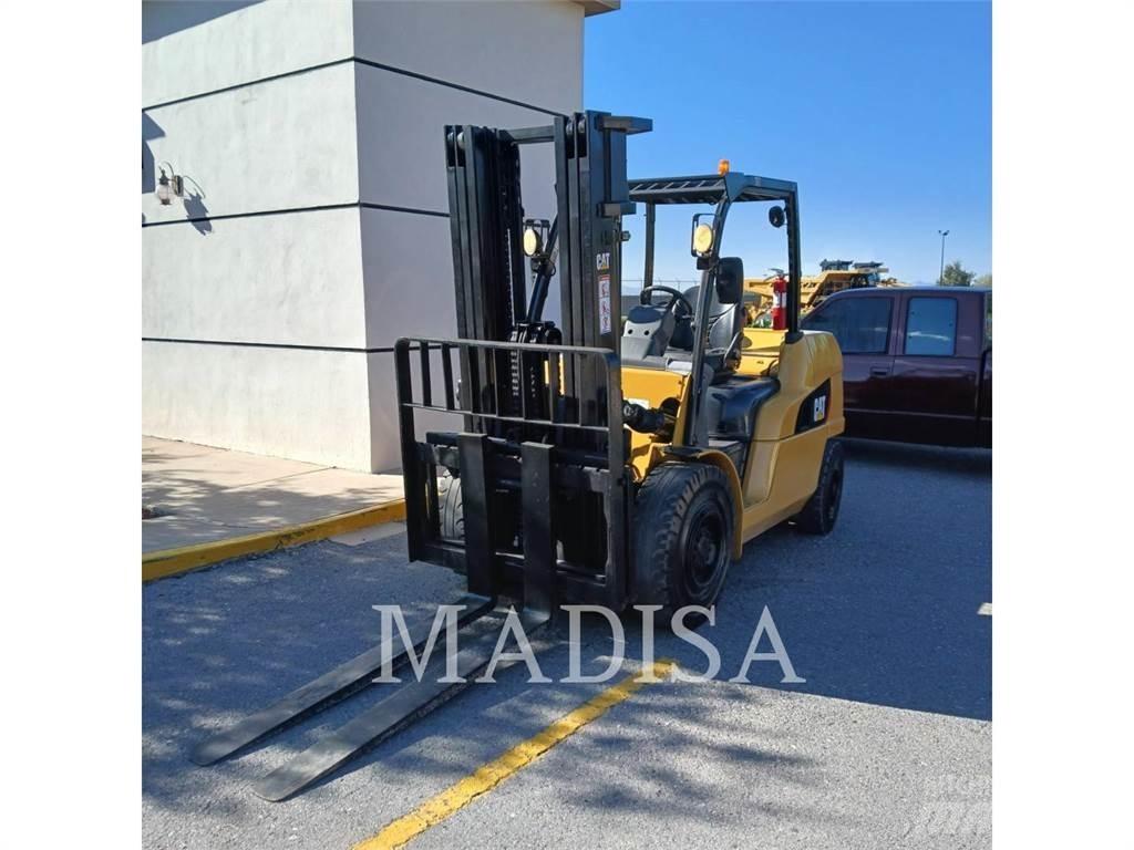 CAT LIFT TRUCKS DP50NM شاحنات الديزل