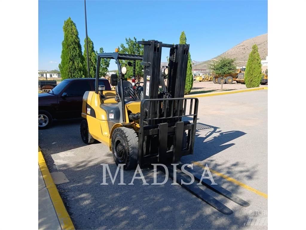 CAT LIFT TRUCKS DP50NM شاحنات الديزل