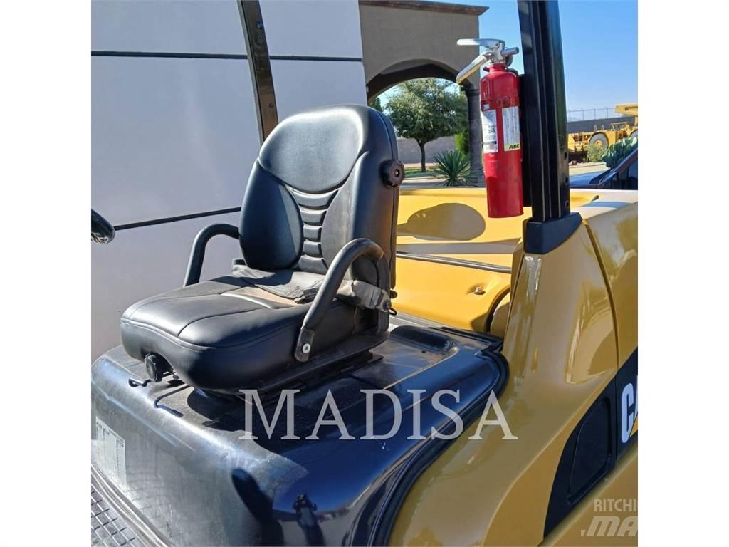 CAT LIFT TRUCKS DP50NM شاحنات الديزل