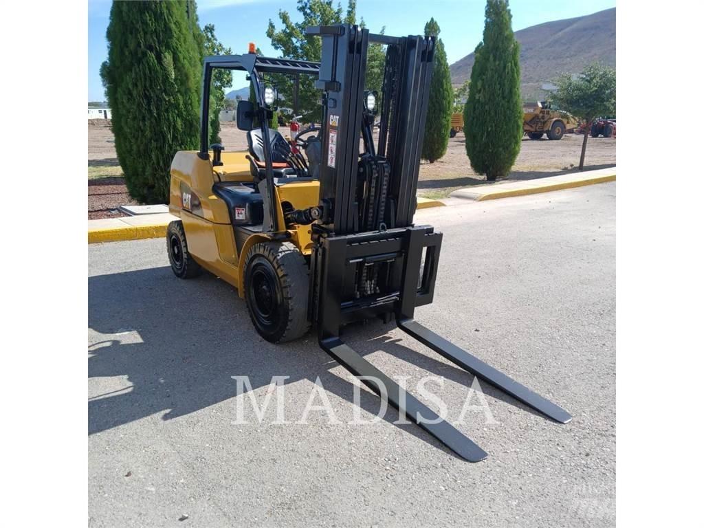 CAT LIFT TRUCKS DP50NM شاحنات الديزل