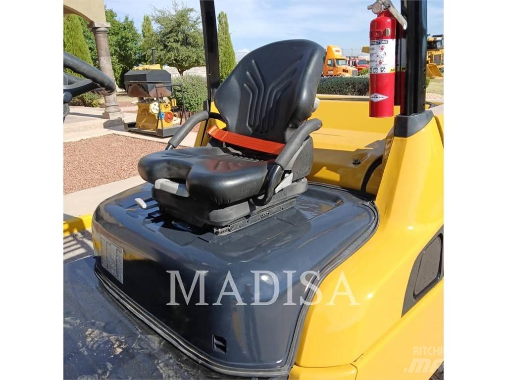 CAT LIFT TRUCKS DP50NM شاحنات الديزل