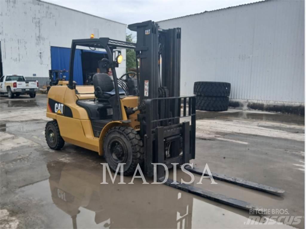CAT LIFT TRUCKS DP50NM1 شاحنات الديزل
