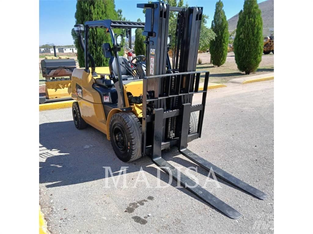 CAT LIFT TRUCKS DP50NM1 شاحنات الديزل