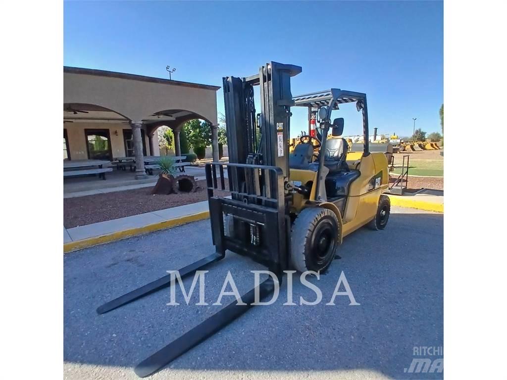CAT LIFT TRUCKS DP50NM1 شاحنات الديزل