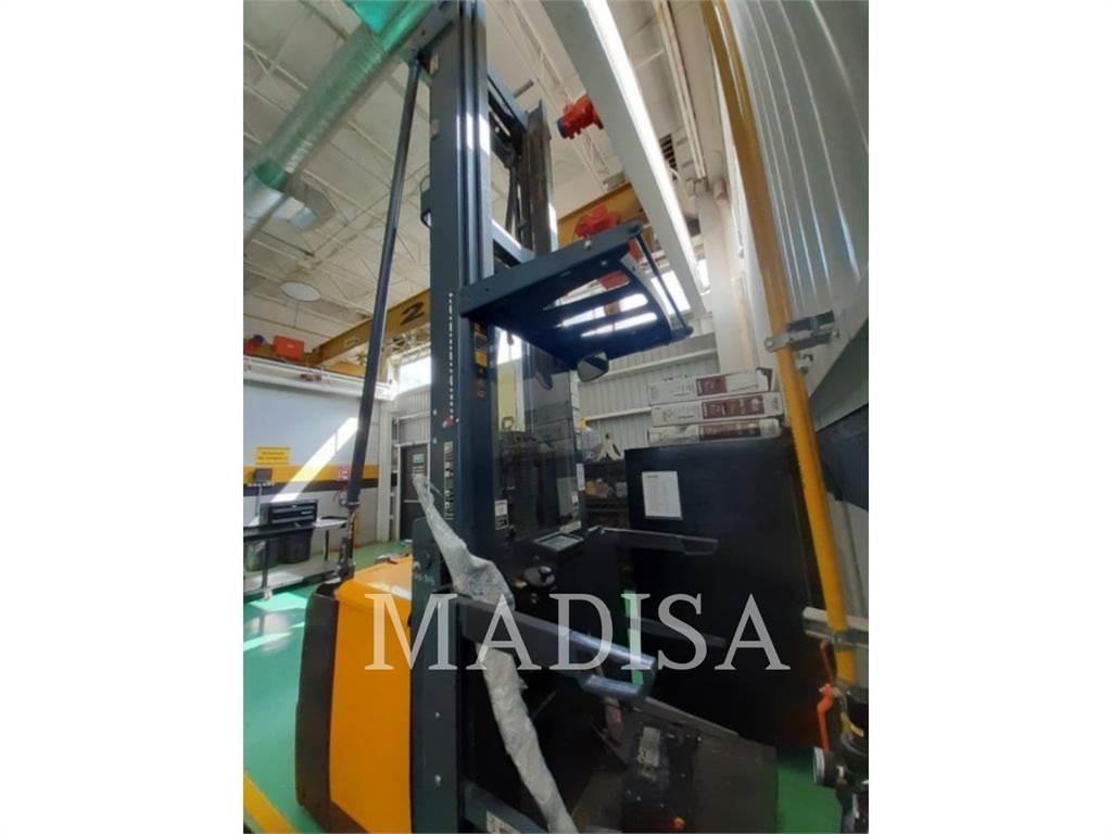 CAT LIFT TRUCKS EKS308 شاحنات ذات رافعات شوكية تعمل بالكهرباء
