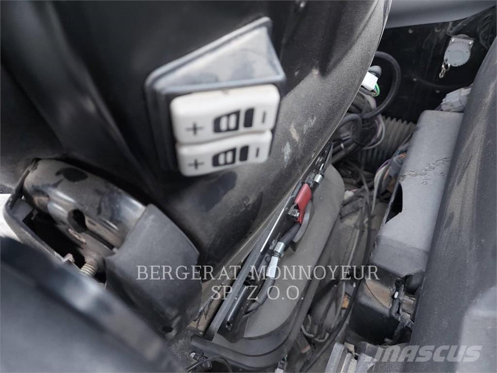 CAT M313D حفارات بعجل