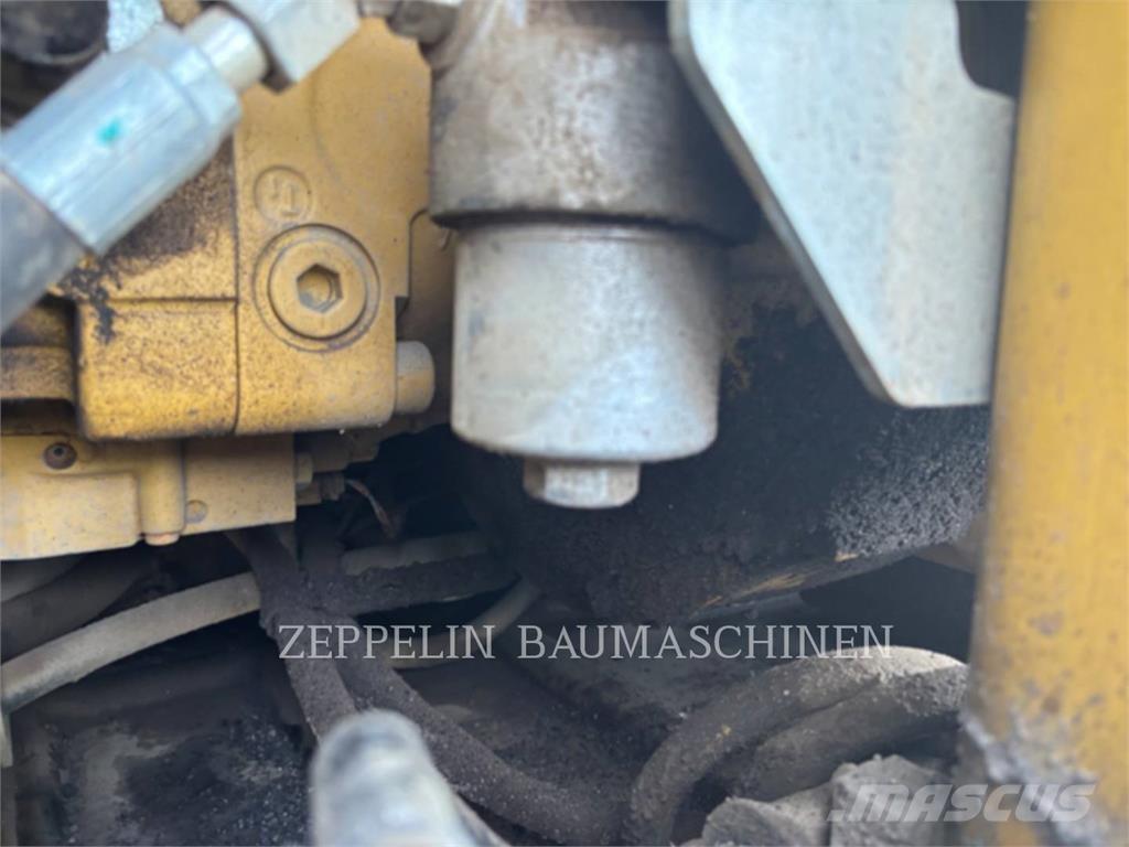 CAT M317F حفارات بعجل