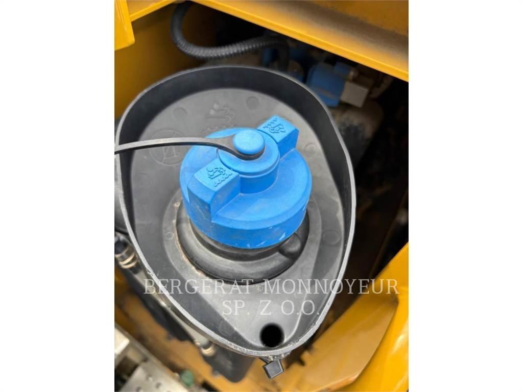CAT M318 حفارات بعجل