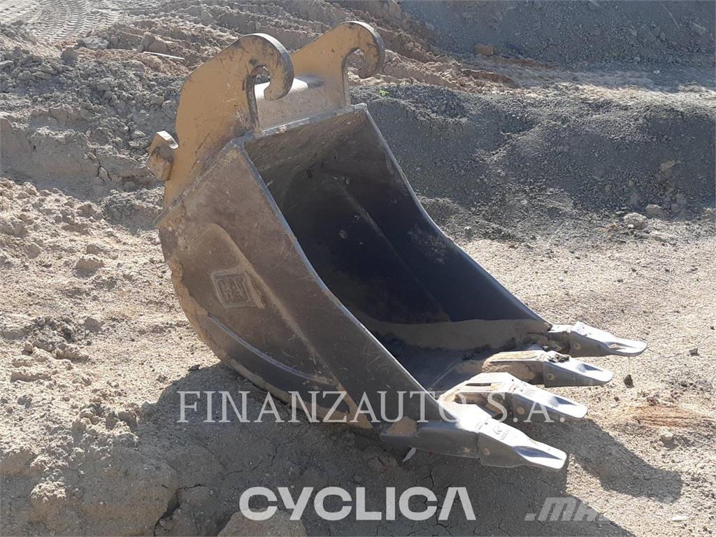 CAT M318 حفارات بعجل
