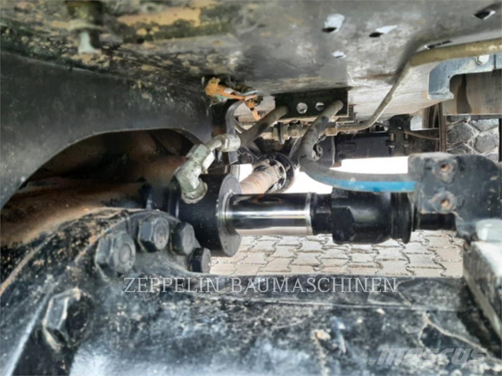 CAT M318-07A حفارات بعجل