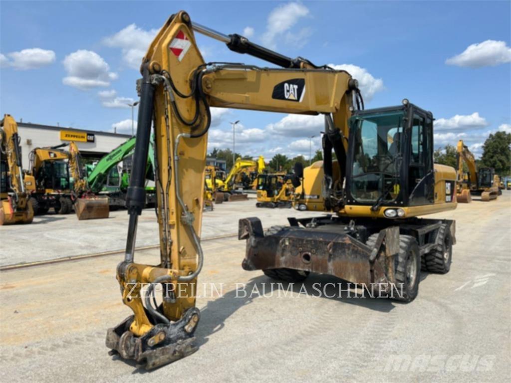 CAT M318D حفارات بعجل