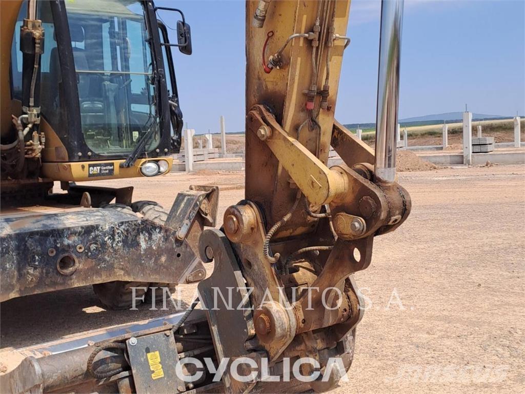 CAT M318D حفارات بعجل