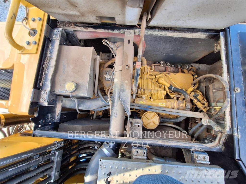 CAT M318F حفارات بعجل