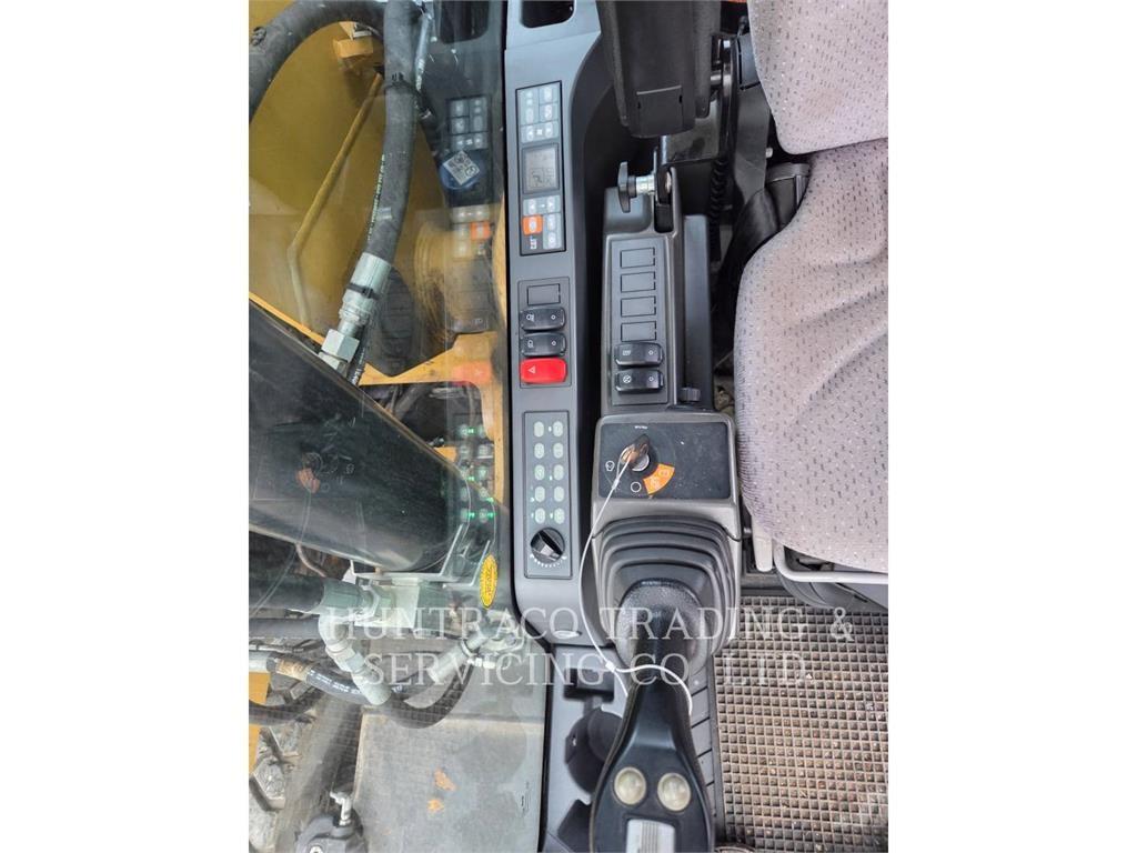 CAT M318F حفارات بعجل