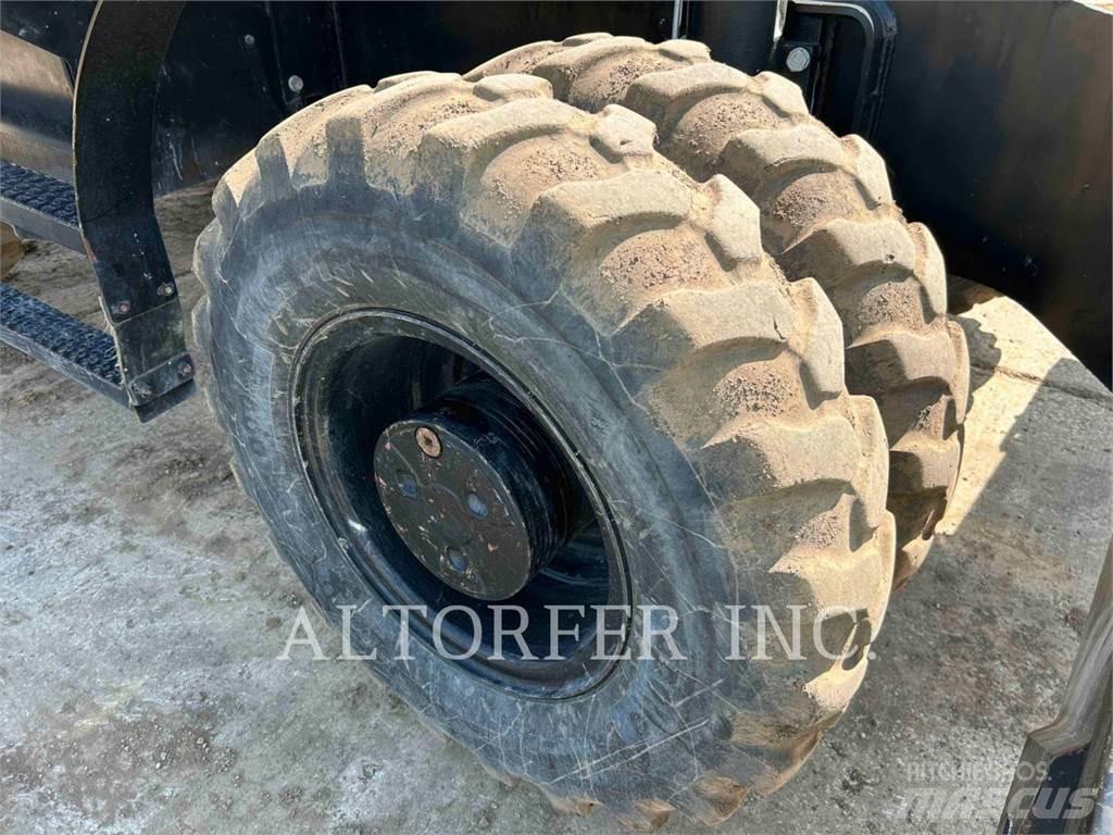 CAT M320 حفارات بعجل