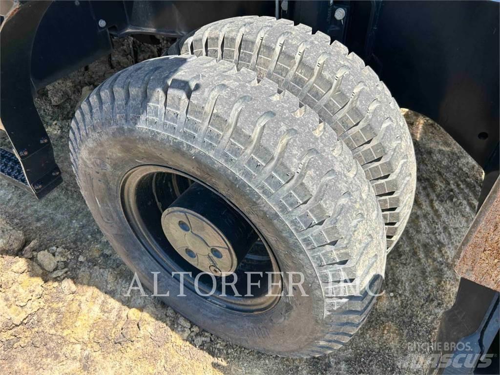 CAT M320F حفارات بعجل