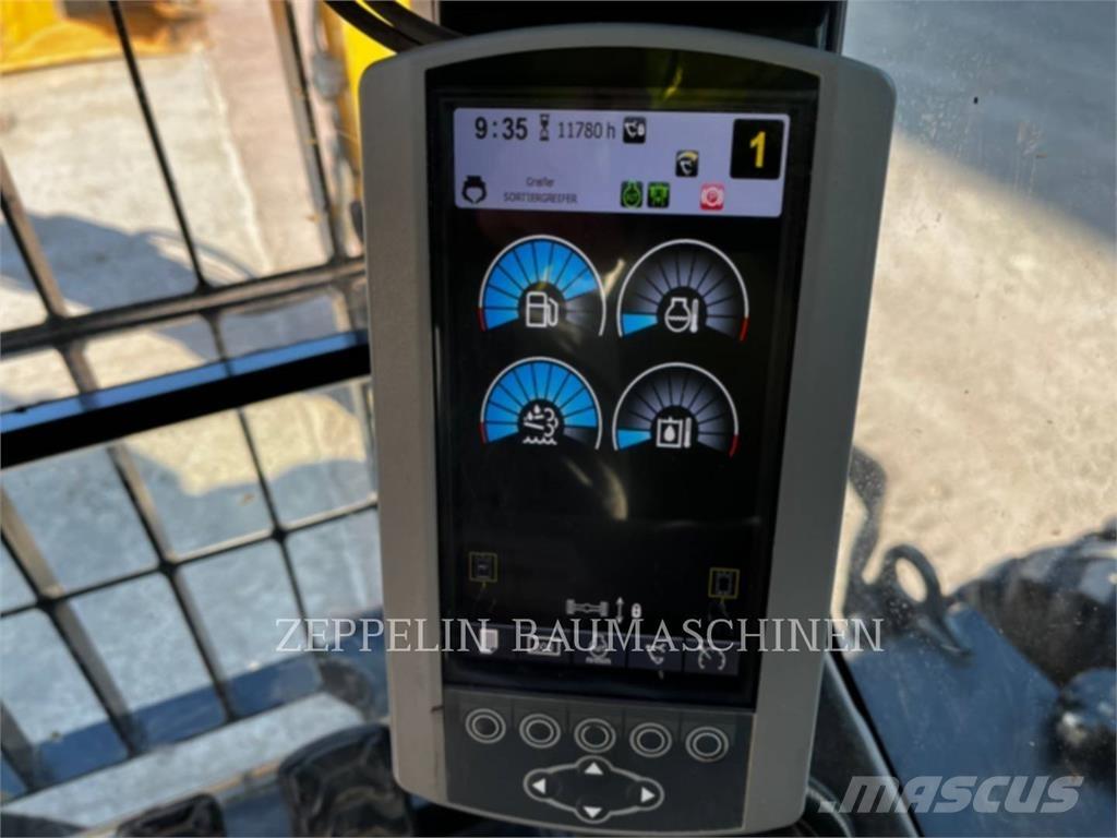 CAT M322F حفارات بعجل