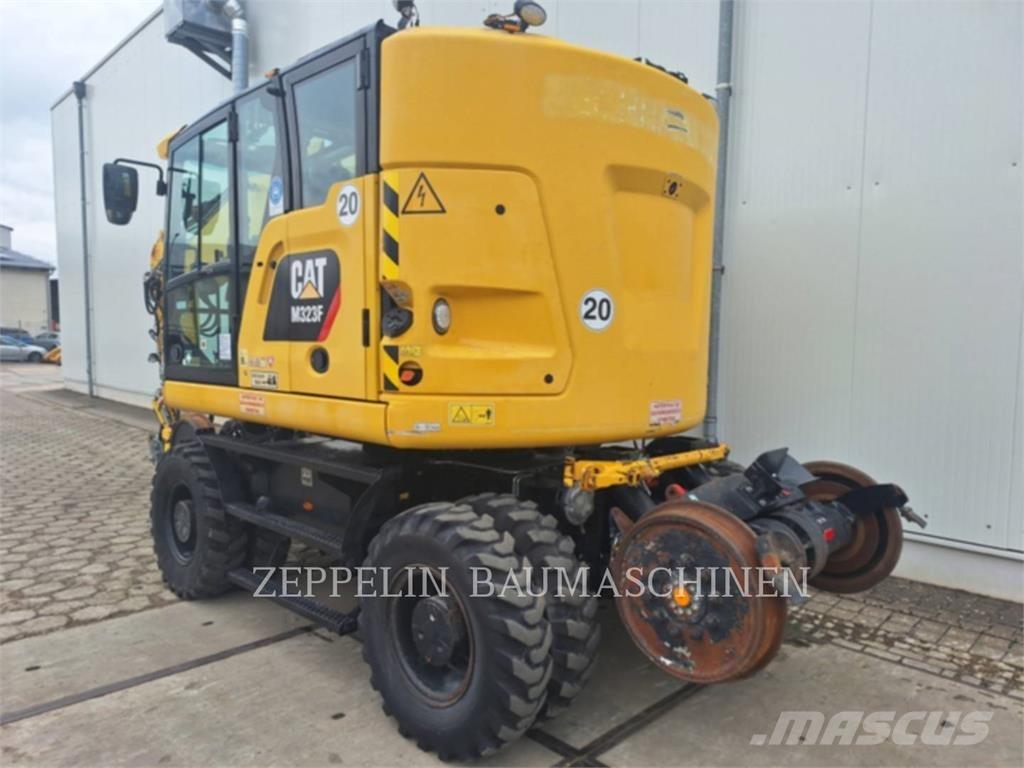 CAT M323F حفارات بعجل