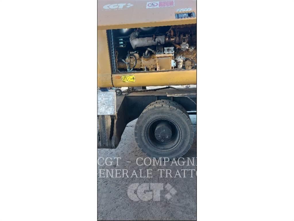 CAT MH 3024 حفارات بعجل