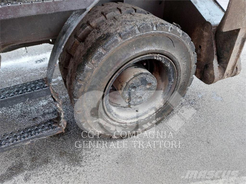 CAT MH3022 حفارات بعجل