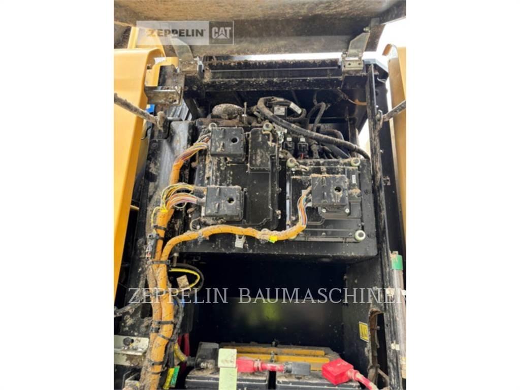 CAT MH3022-06C حفارات هدم