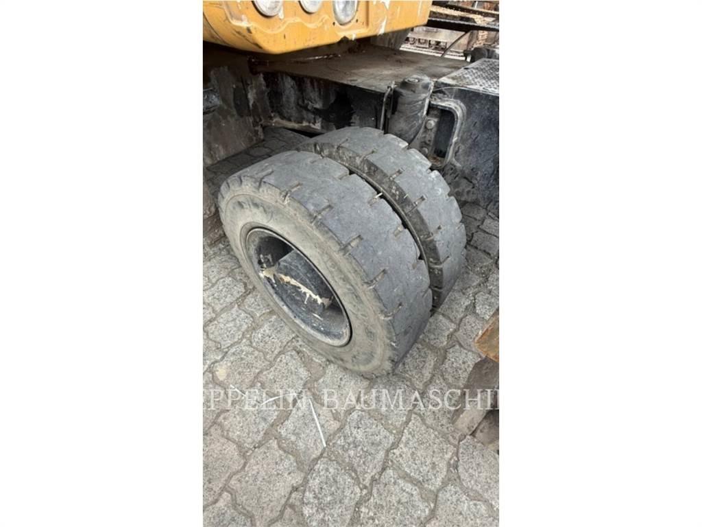 CAT MH3022-06C حفارات هدم