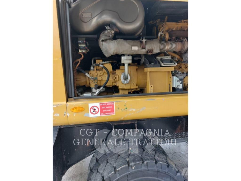 CAT MH3024 حفارات بعجل