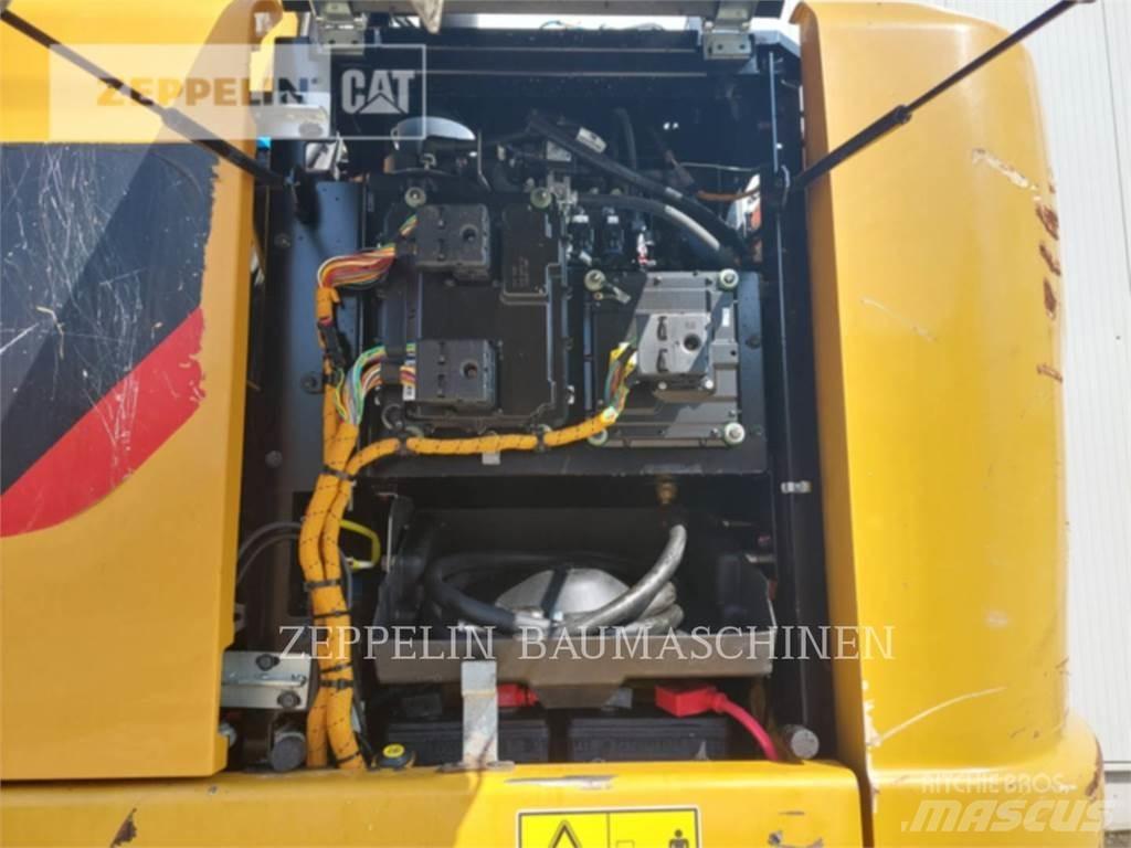 CAT MH3024-06C حفارات هدم