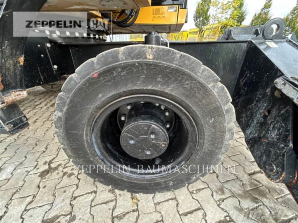 CAT MH3024-06C حفارات هدم